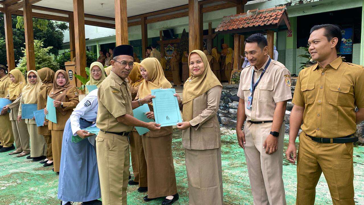 BACK TO SCHOOL SMA NEGERI 1 MOJOGEDANG